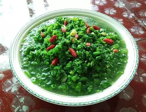 菜農(nóng)種植無需噴農(nóng)藥的蔬菜，不僅栽培簡(jiǎn)單、而且效益高